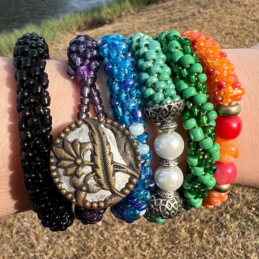 6 Stackable Vintage Stretchy Beaded Bracelets Blu… - image 1